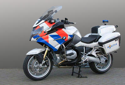 BMW motorfiets voor de politie. Nederlandse versie bij gebrek aan een deftige foto uit eigen land