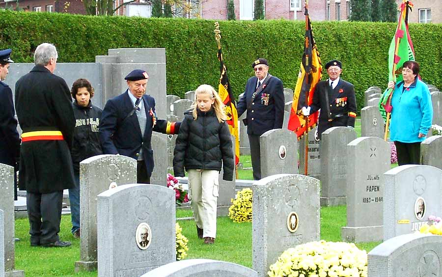 NSB-voorzitter Frans van Tielen tracht de jeugd te betrekken bij de herdenking van de europese broederstrijd in 14/18