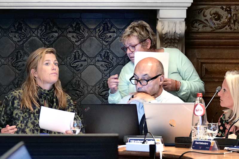 Veel rondgeloop en gejongleer met microfoons
